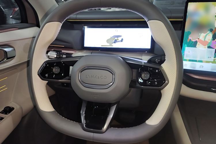 Used Lynk & Co 06 EM-P 2023 EM-P 126 Long-Range Halo Steering Wheel