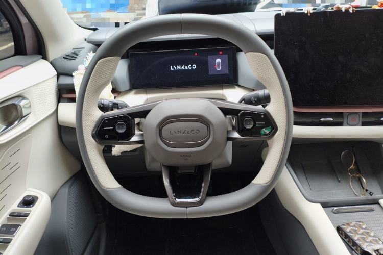 Used Lynk & Co 06 EM-P 2023 EM-P 126 Long-Range Halo Steering Wheel