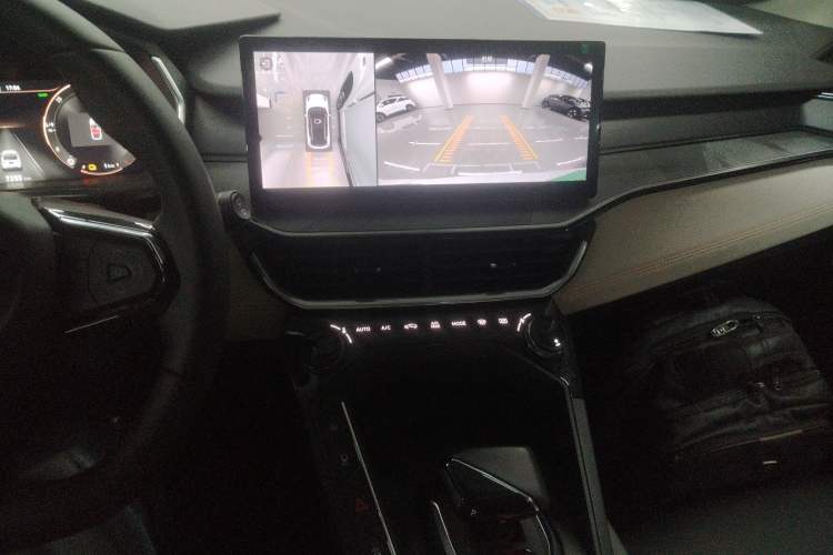 Used Lynk & Co 06 EM-P 2023 1.5T Remix PHEV Pro Audio And AC Panel