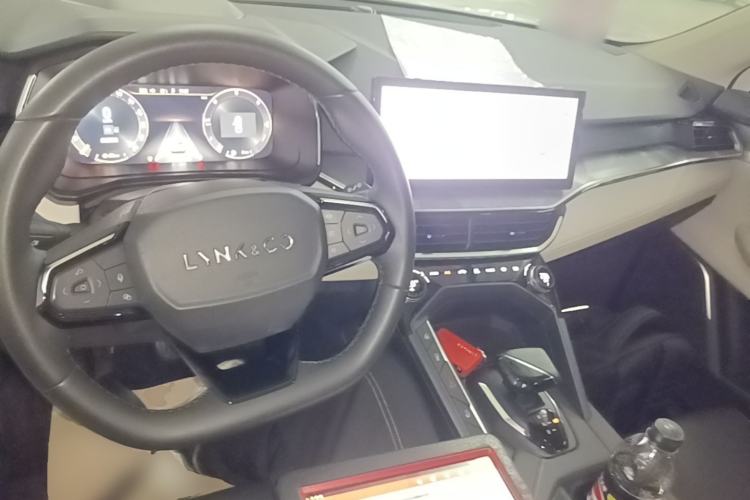 Used Lynk & Co 06 EM-P 2023 1.5T Remix PHEV Pro Center Console