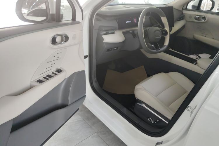 Used Lynk & Co 06 EM-P 2023 EM-P 56 Standard Range Pro Driver Seat