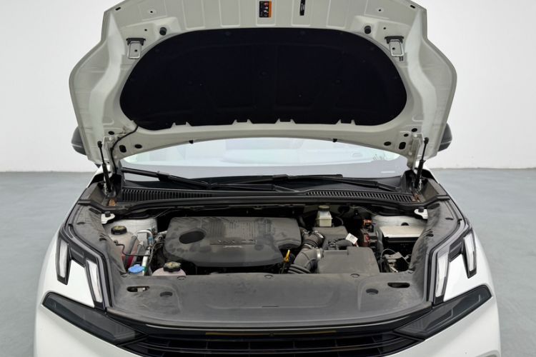 Used Lynk & Co 06 EM-P 2023 EM-P 126 Long-Range Halo Engine Bay