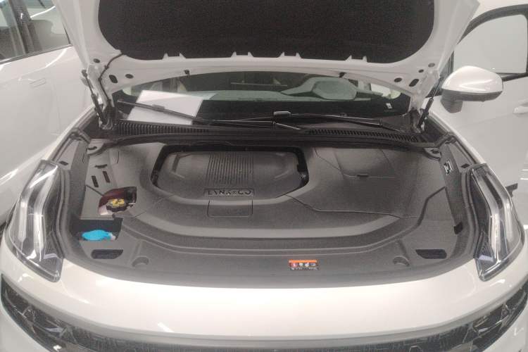 Used Lynk & Co 06 EM-P 2023 1.5T Remix PHEV Pro Engine Bay