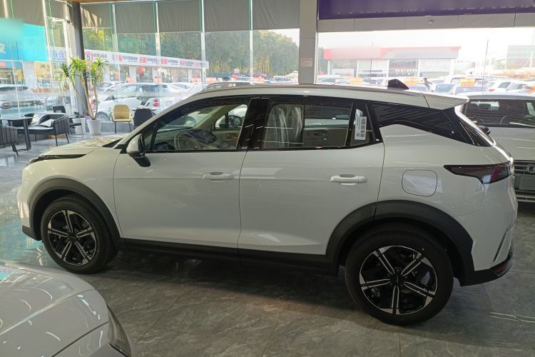 Used Lynk & Co 06 EM-P 2023 EM-P 56 Standard Range Pro Exterior 1