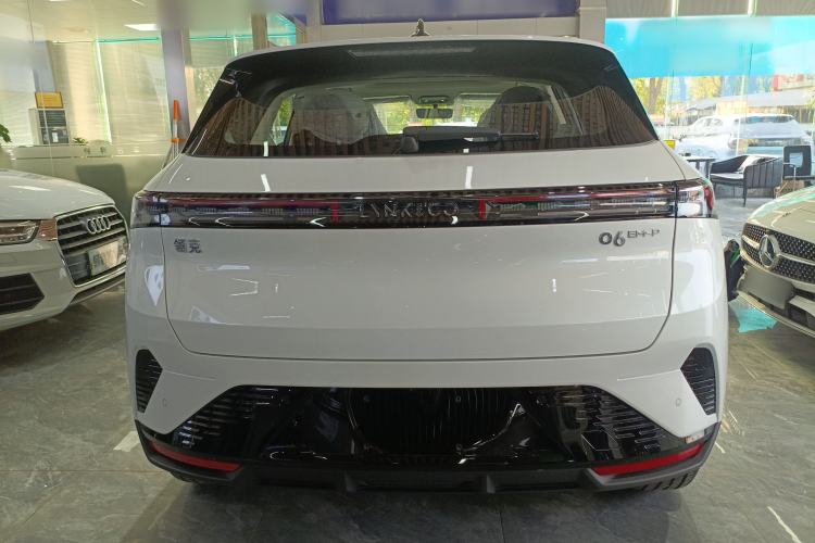 Used Lynk & Co 06 EM-P 2023 EM-P 56 Standard Range Pro Exterior 2
