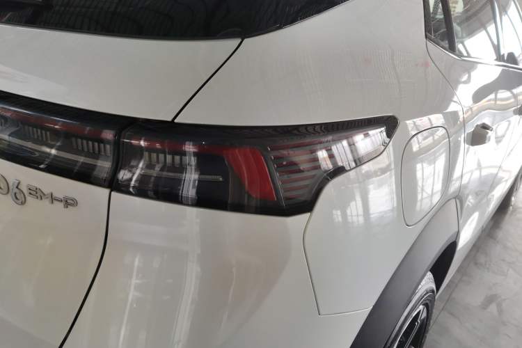 Used Lynk & Co 06 EM-P 2023 EM-P 56 Standard Range Pro Exterior 3