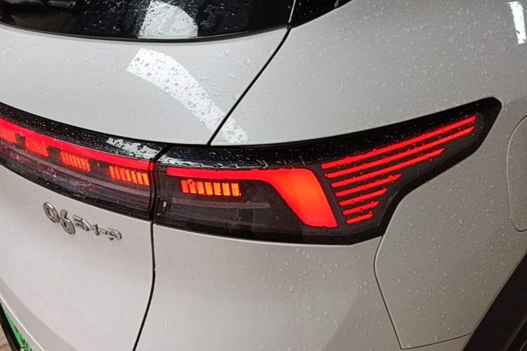 Used Lynk & Co 06 EM-P 2023 EM-P 126 Long-Range Halo Exterior 3