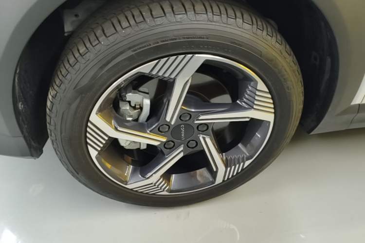 Used Lynk & Co 06 EM-P 2023 1.5T Remix PHEV Pro Exterior 4