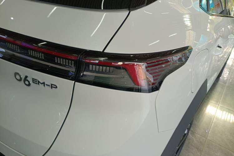 Used Lynk & Co 06 EM-P 2023 EM-P 56 Standard Range Pro Exterior 4