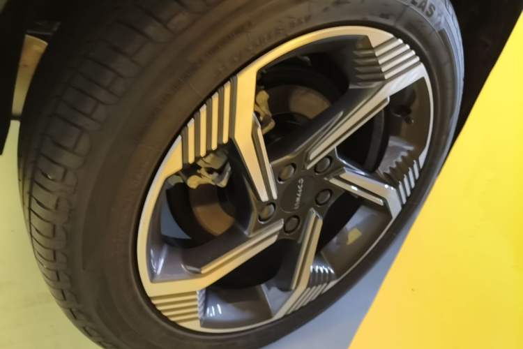 Used Lynk & Co 06 EM-P 2023 1.5T Remix PHEV Pro Exterior 5