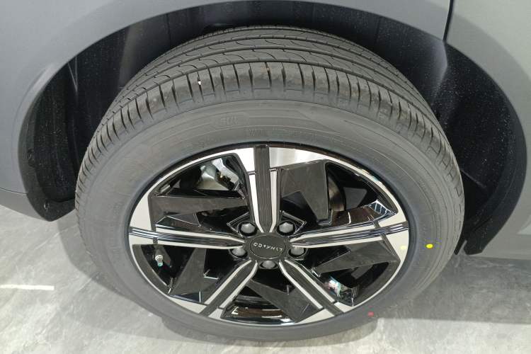 Used Lynk & Co 06 EM-P 2023 EM-P 56 Standard Range Pro Exterior 6
