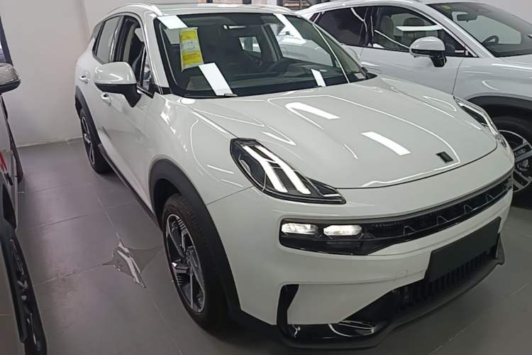 Used Lynk & Co 06 EM-P 2023 1.5T Remix PHEV Pro Front Right 45 Deg