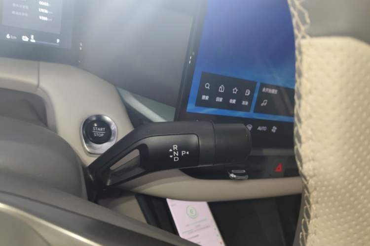 Used Lynk & Co 06 EM-P 2023 EM-P 56 Standard Range Pro Gear Lever