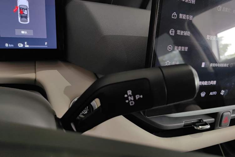 Used Lynk & Co 06 EM-P 2023 EM-P 56 Standard Range Pro Gear Lever