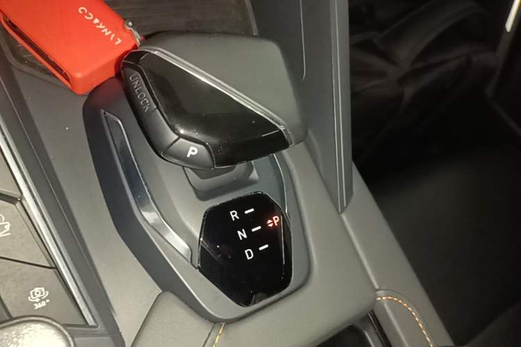 Used Lynk & Co 06 EM-P 2023 1.5T Remix PHEV Pro Gear Lever