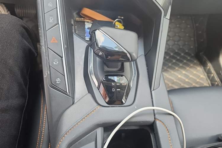 Used Lynk & Co 06 EM-P 2023 1.5T Remix PHEV Pro Gear Lever