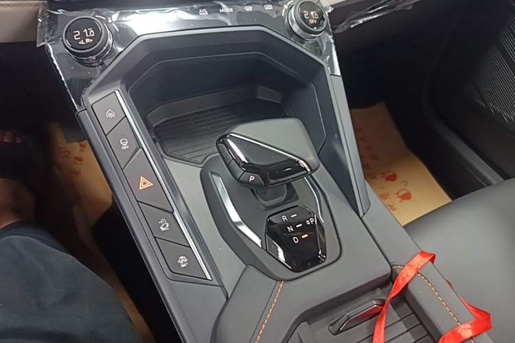 Used Lynk & Co 06 EM-P 2023 1.5T Remix PHEV Pro Gear Lever