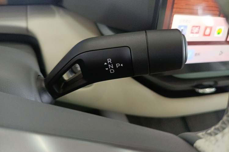 Used Lynk & Co 06 EM-P 2023 EM-P 56 Standard Range Pro Gear Lever