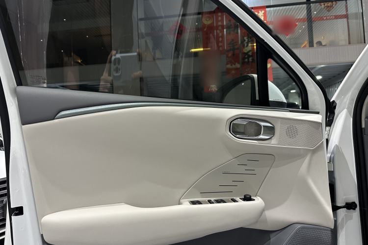 Used Lynk & Co 06 EM-P 2023 EM-P 56 Standard Range Pro Interior 11