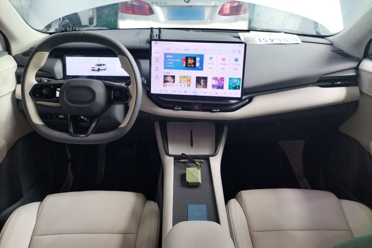 Used Lynk & Co 06 EM-P 2023 EM-P 56 Standard Range Pro Interior 2