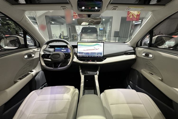 Used Lynk & Co 06 EM-P 2023 EM-P 56 Standard Range Pro Interior 4