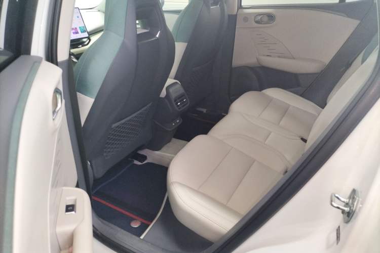 Used Lynk & Co 06 EM-P 2023 EM-P 56 Standard Range Pro Interior 4