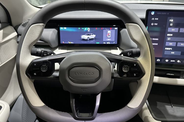 Used Lynk & Co 06 EM-P 2023 EM-P 56 Standard Range Pro Interior 5