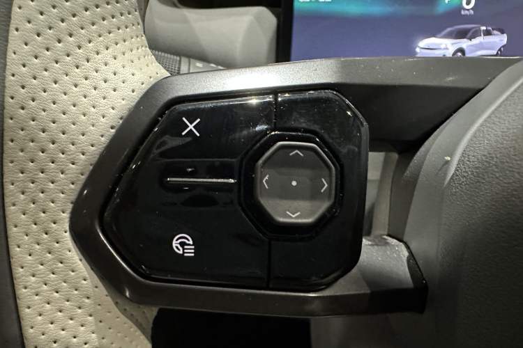 Used Lynk & Co 06 EM-P 2023 EM-P 56 Standard Range Pro Interior 6