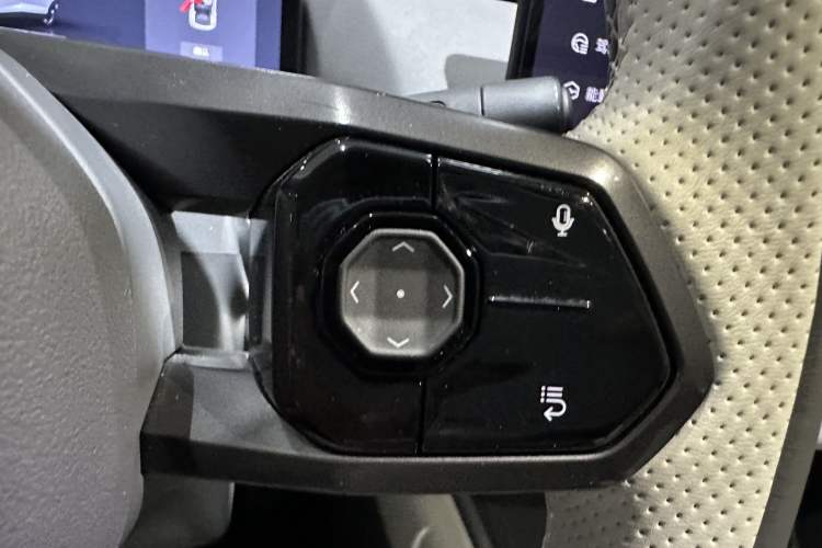 Used Lynk & Co 06 EM-P 2023 EM-P 56 Standard Range Pro Interior 7