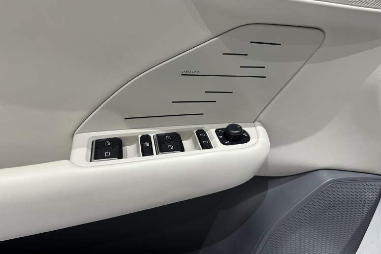 Used Lynk & Co 06 EM-P 2023 EM-P 56 Standard Range Pro Interior 7