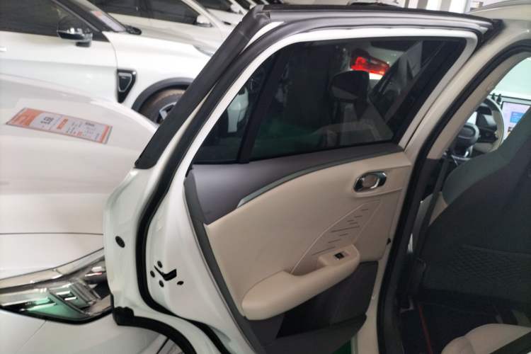 Used Lynk & Co 06 EM-P 2023 EM-P 56 Standard Range Pro Interior 8