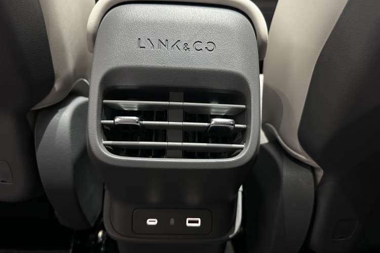 Used Lynk & Co 06 EM-P 2023 EM-P 56 Standard Range Pro Interior 9