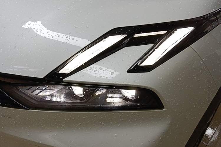 Used Lynk & Co 06 EM-P 2023 EM-P 126 Long-Range Halo Left Front Headlight