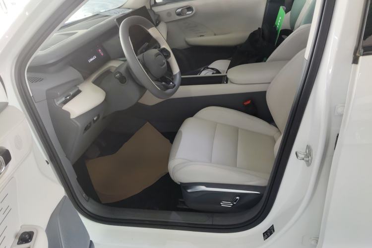 Used Lynk & Co 06 EM-P 2023 EM-P 56 Standard Range Pro Left Front Seat