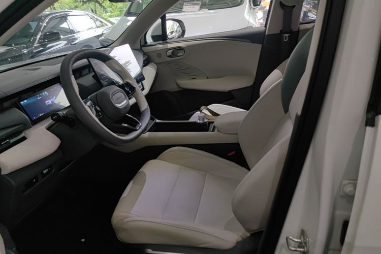 Used Lynk & Co 06 EM-P 2023 EM-P 56 Standard Range Pro Left Front Seat