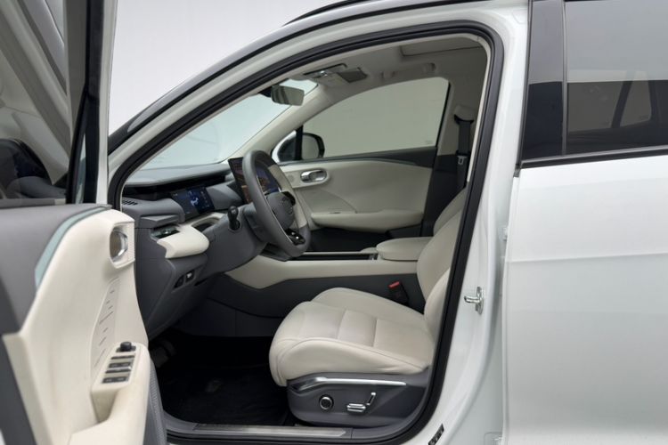 Used Lynk & Co 06 EM-P 2023 EM-P 126 Long-Range Halo Left Front Seat