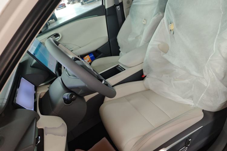 Used Lynk & Co 06 EM-P 2023 EM-P 56 Standard Range Pro Left Front Seat
