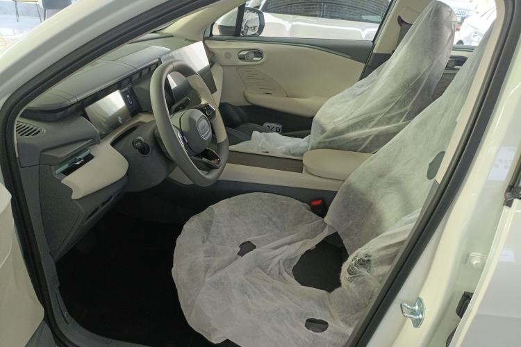Used Lynk & Co 06 EM-P 2023 EM-P 56 Standard Range Pro Left Front Seat