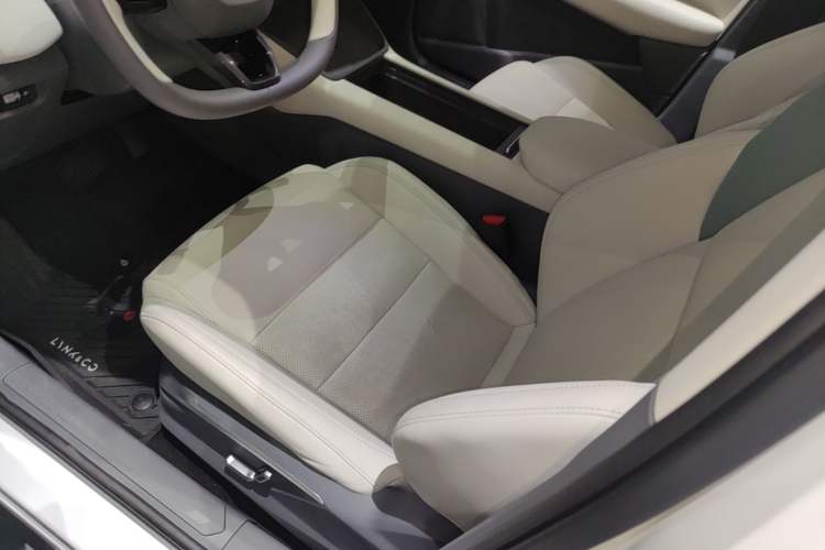 Used Lynk & Co 06 EM-P 2023 EM-P 56 Standard Range Pro Left Front Seat