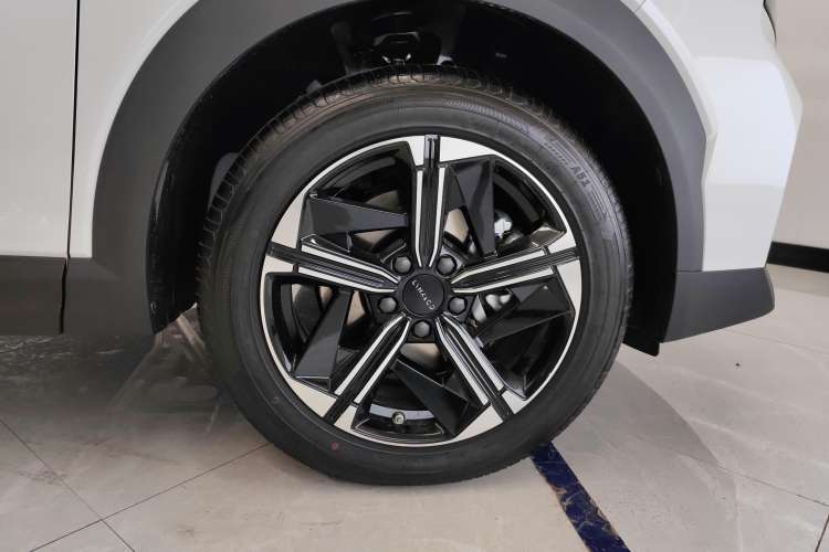 Used Lynk & Co 06 EM-P 2023 EM-P 56 Standard Range Pro Left Front Wheel Hub