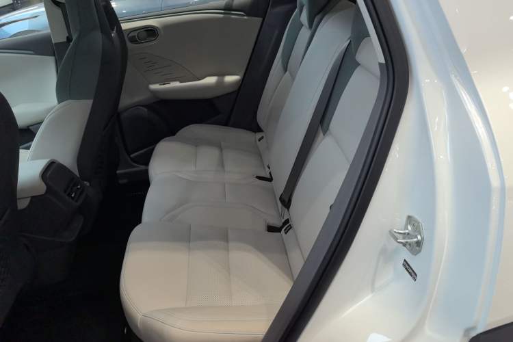 Used Lynk & Co 06 EM-P 2023 EM-P 56 Standard Range Pro Left Rear Seat