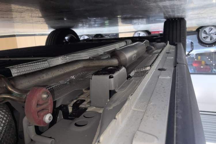 Used Lynk & Co 06 EM-P 2023 EM-P 56 Standard Range Pro Left Side Sill