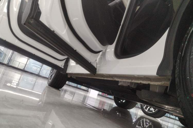 Used Lynk & Co 06 EM-P 2023 1.5T Remix PHEV Pro Left Side Sill