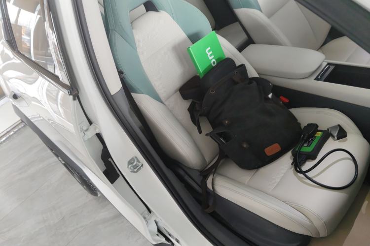 Used Lynk & Co 06 EM-P 2023 EM-P 56 Standard Range Pro Right Front Seat
