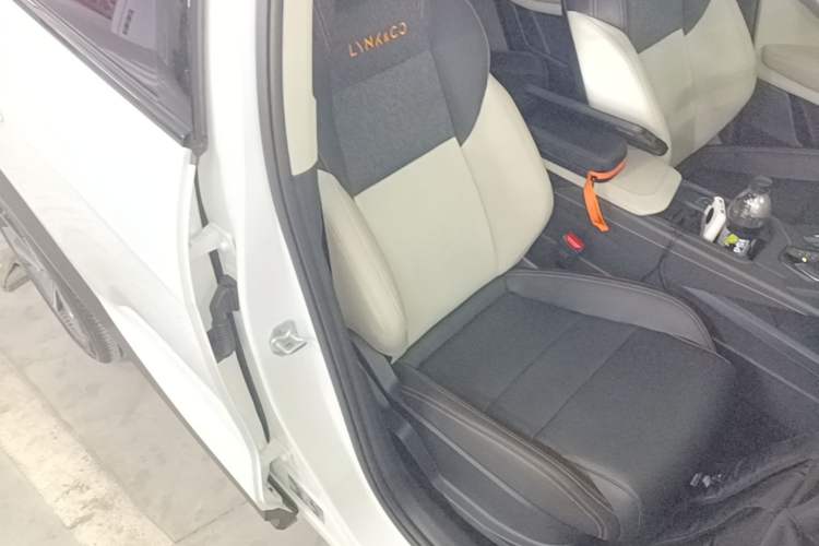 Used Lynk & Co 06 EM-P 2023 1.5T Remix PHEV Pro Right Front Seat