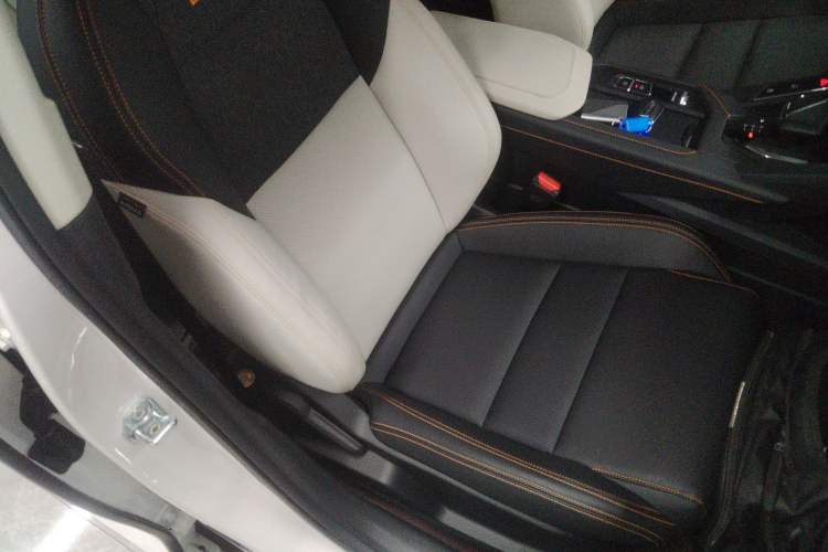 Used Lynk & Co 06 EM-P 2023 1.5T Remix PHEV Pro Right Front Seat
