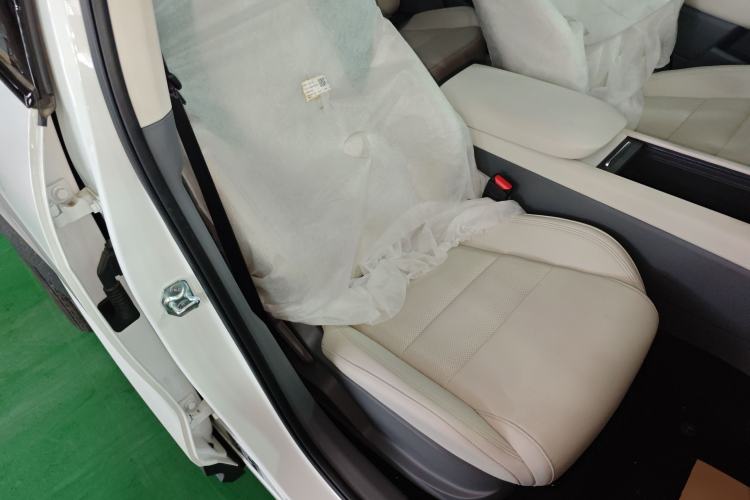 Used Lynk & Co 06 EM-P 2023 EM-P 56 Standard Range Pro Right Front Seat