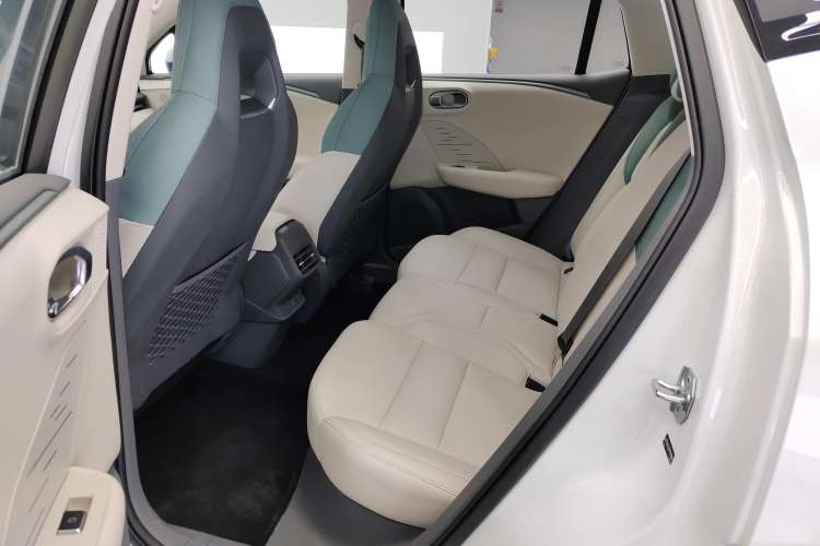 Used Lynk & Co 06 EM-P 2023 EM-P 56 Standard Range Pro Right Rear Seat