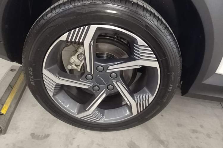 Used Lynk & Co 06 EM-P 2023 1.5T Remix PHEV Pro Right Rear Wheel Hub