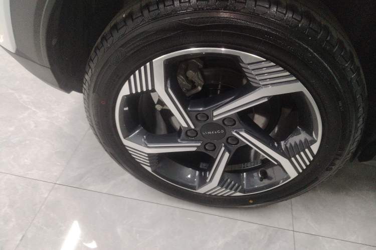 Used Lynk & Co 06 EM-P 2023 1.5T Remix PHEV Pro Right Rear Wheel Hub
